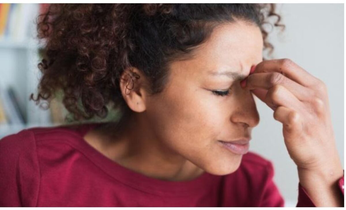 आँखों और सिर में दर्द के कारण एवं उपाय (Eye Pain and Headache Causes in